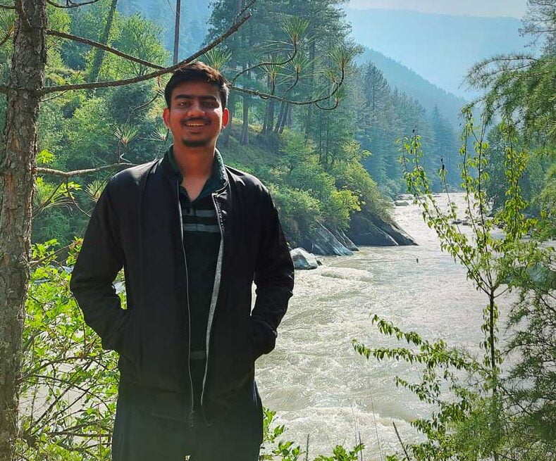 Saurav Mandal, an experienced blog writer in India